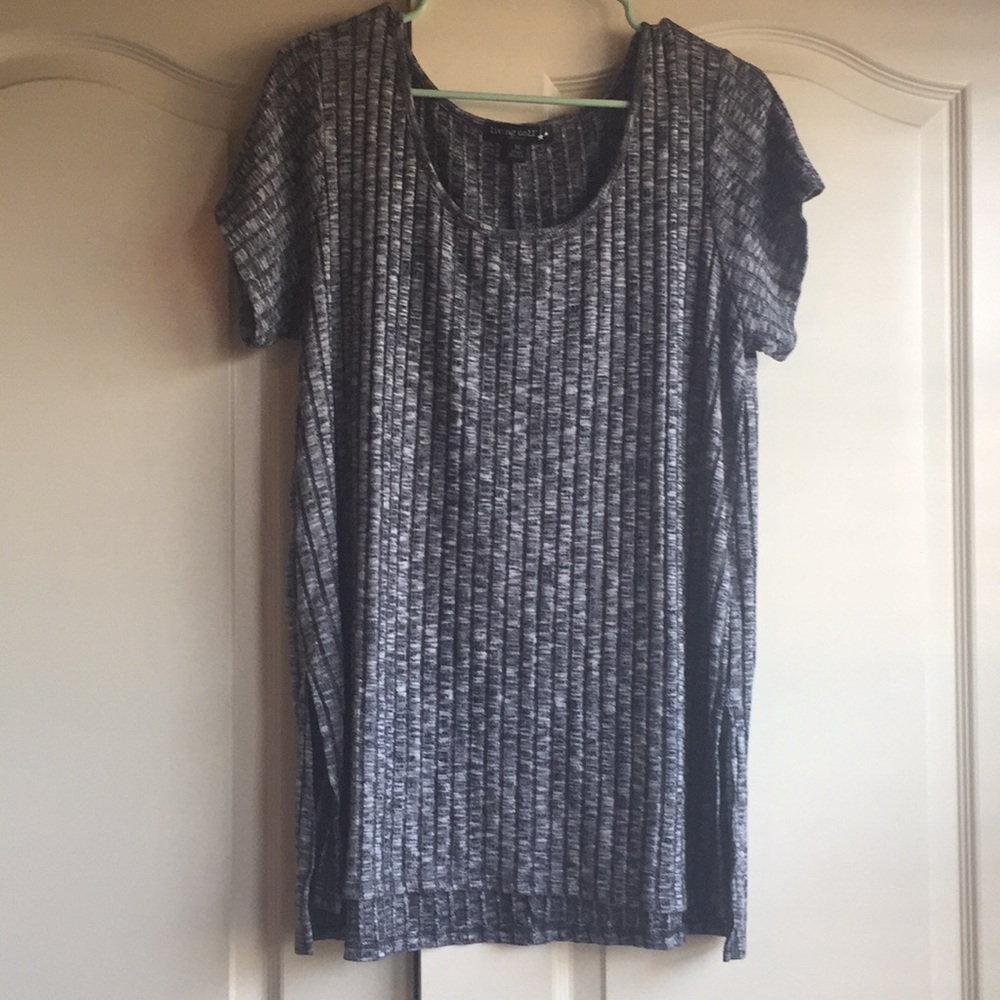 Short Sleeve Top! Size 1X